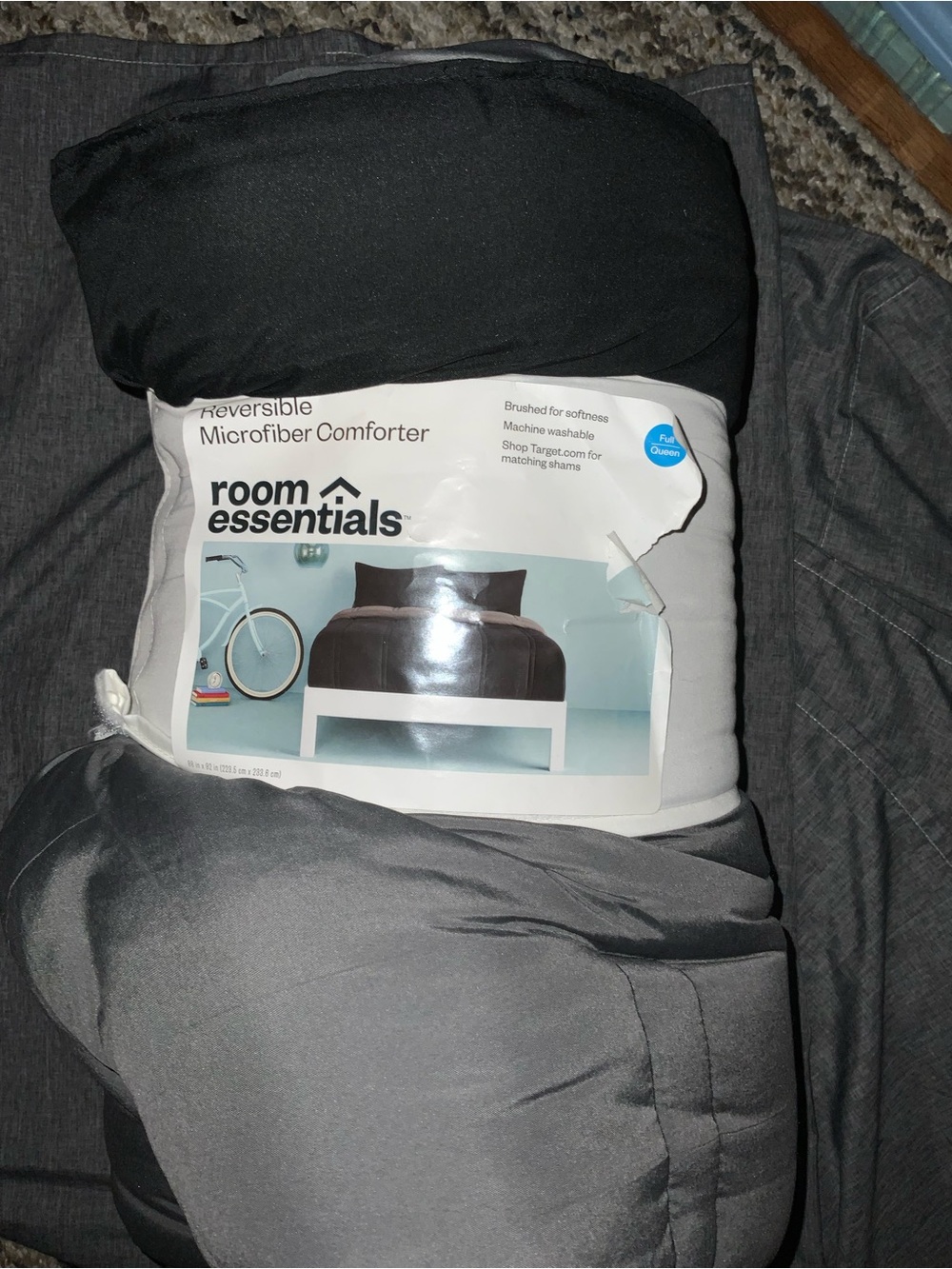 Room Essentials Reversible Microfiber Comforter - Black/Gray
